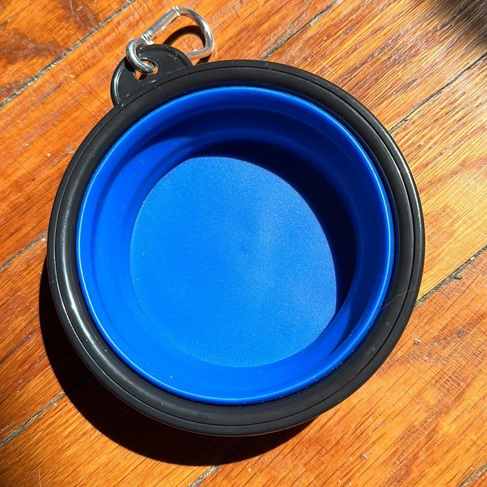 NWOT Portable water bowls for pets